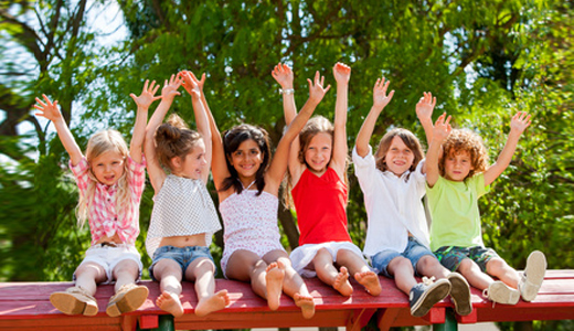 Kinder feiern Geburtstag auf Dortmunder Spielplatz