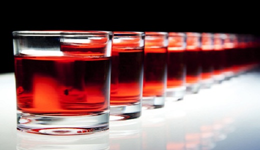 Gläser mit Alkohol